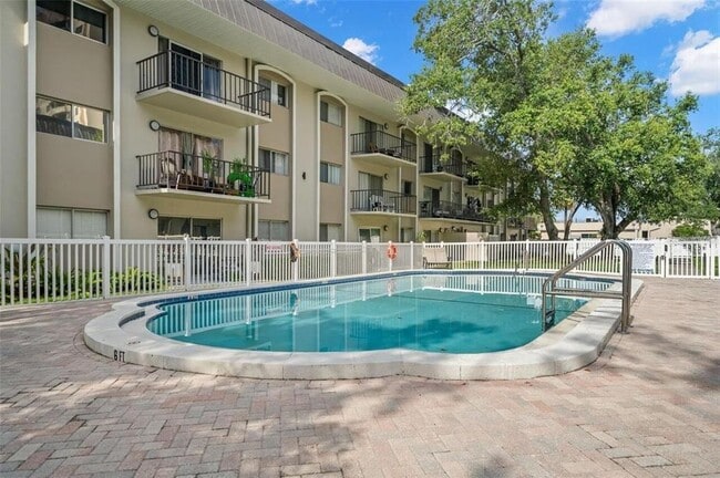 Building Photo - 4610 W Gray St Unit 308 Rental