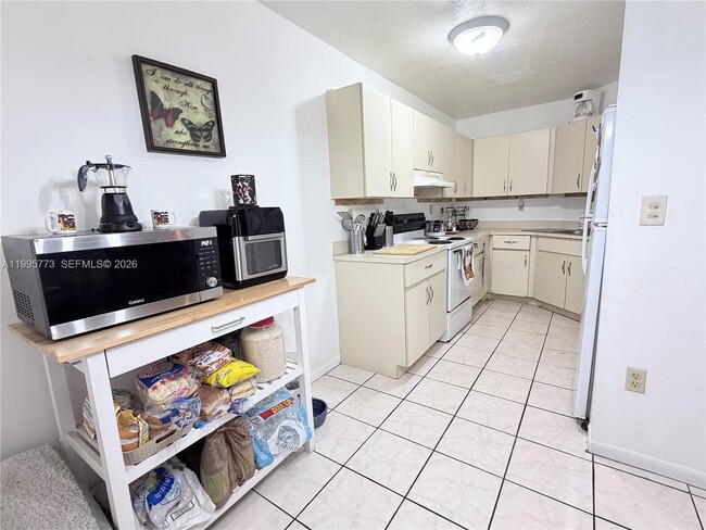 Photo - 954 NW 14th St