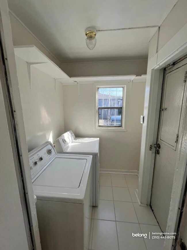 Photo - 1110 W 92nd St