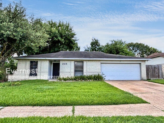 Building Photo - 203 Woodvale Dr Rental