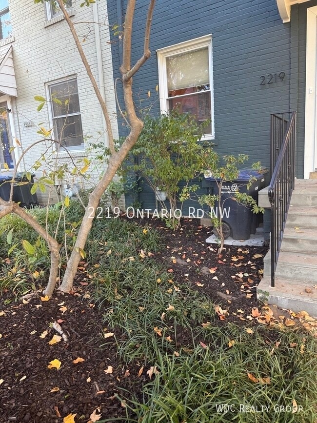 Photo - 2219 Ontario Rd NW