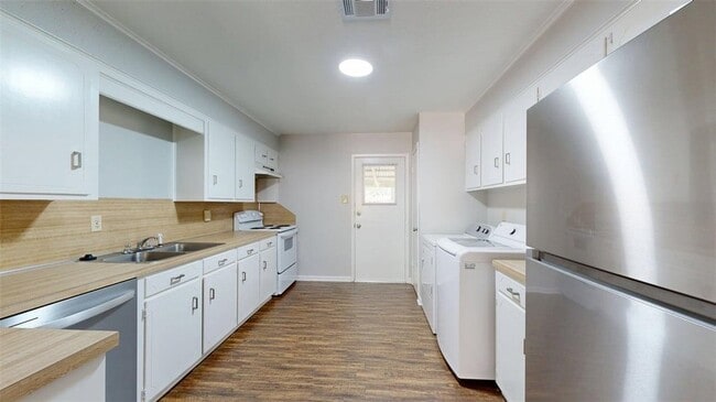 Photo - 3921 Olive St Unit B