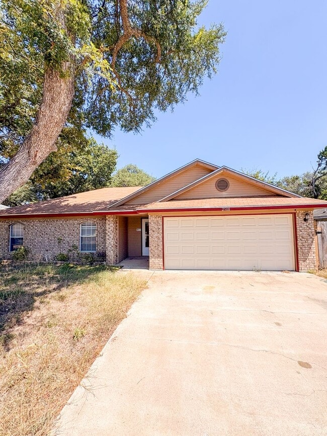 Building Photo - 2508 Hidden Hill Dr