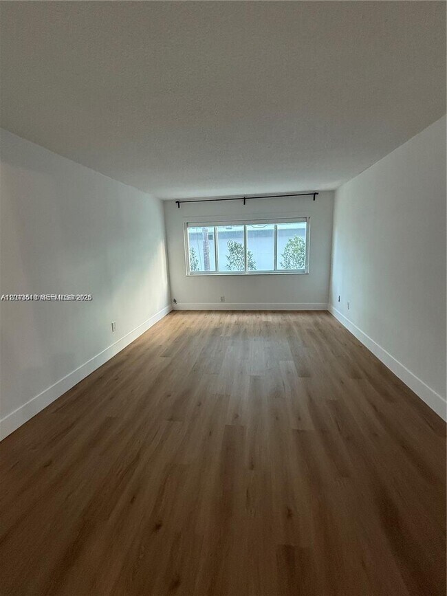 Photo - 9971 W Bay Harbor Dr Unit 205