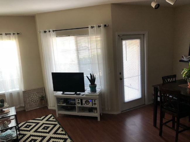 Photo - 4200 E Commerce Way Unidad 2211