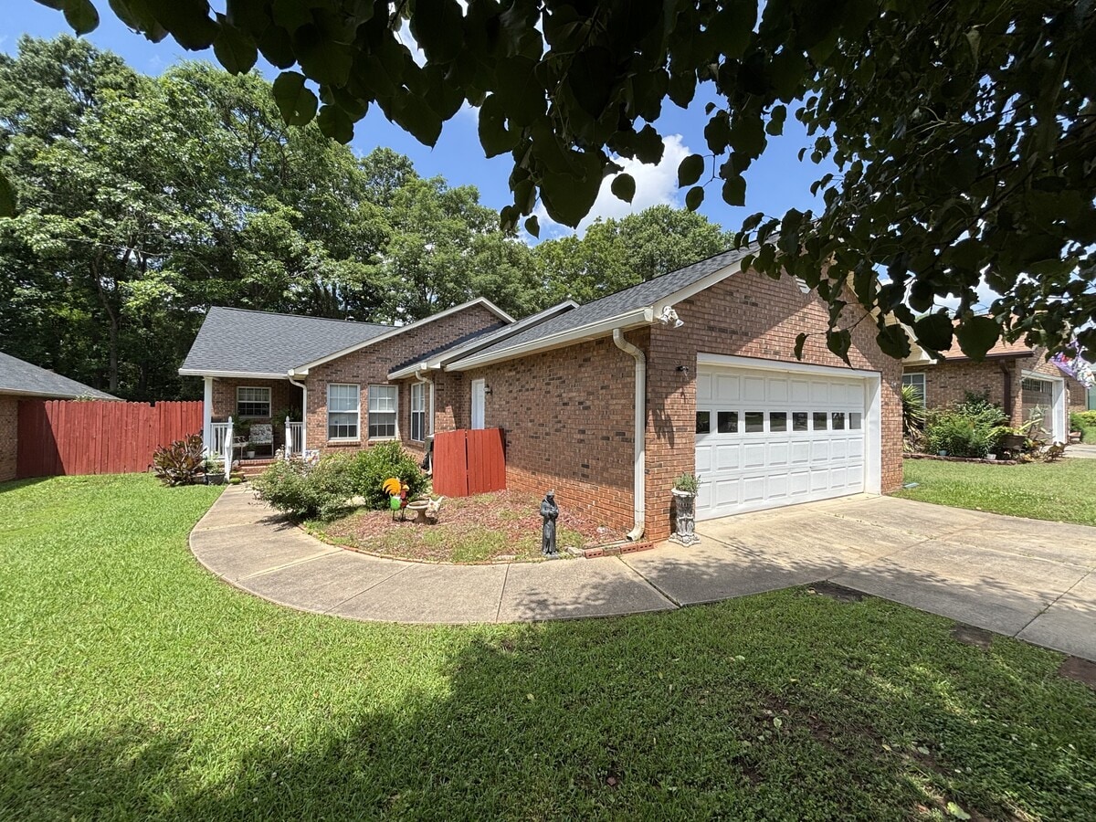 Photo - 1843 Charter Dr House