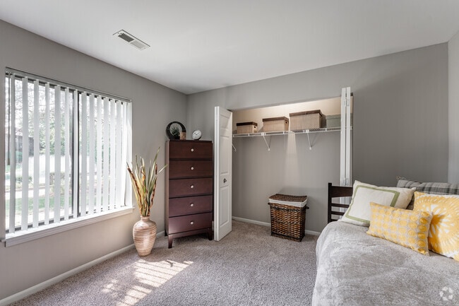 2BD, 2BA - 1,027SF