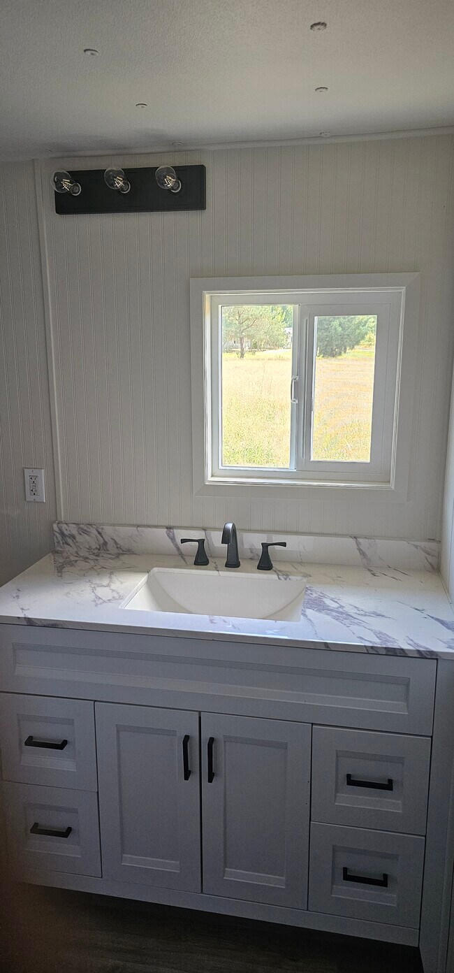 Photo - 109 Ray Rd W