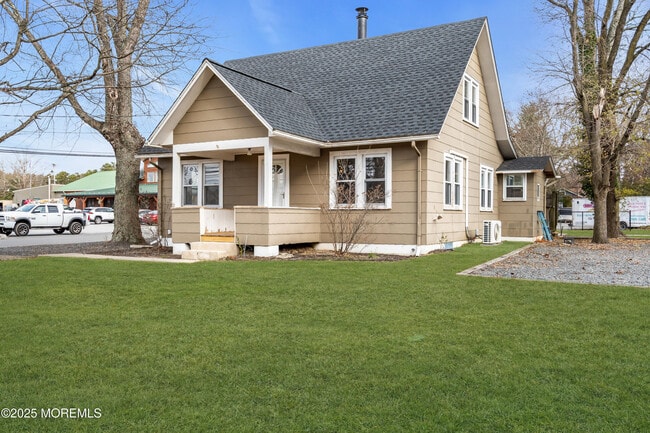 Photo - 2061 Lakewood Rd