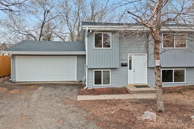 Photo - 2221 W 82nd St