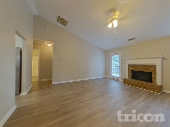 Photo - 82 Nashport Ln