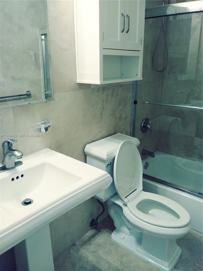 Photo - 1864 NE 46th St Unit E1