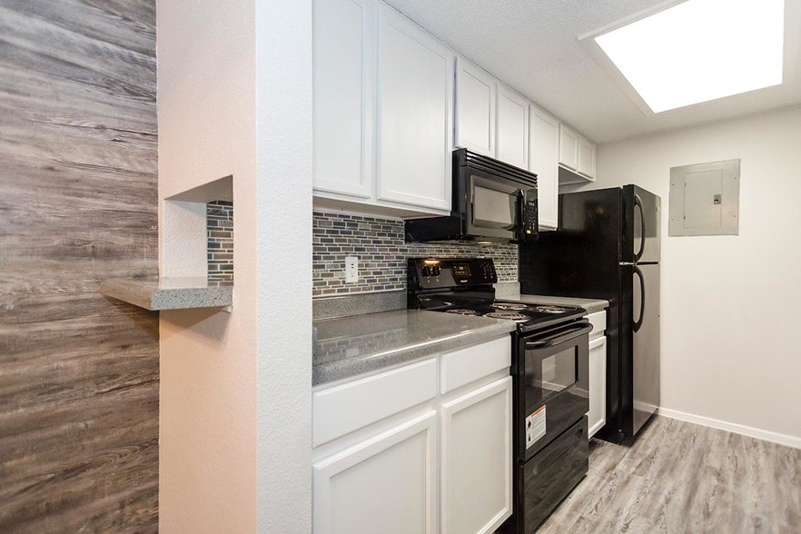 Beautifully Renovated Apartments (C Floorplan)