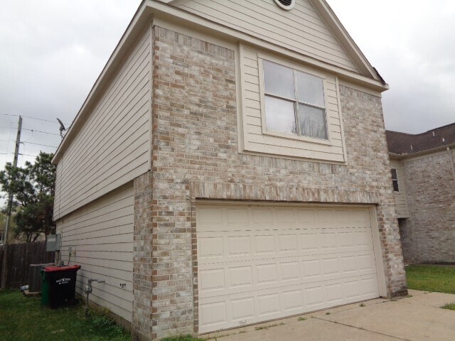 Photo - 5034 Redwing Brook Trail