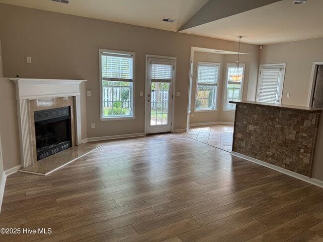 Photo - 350 Hanna Dr