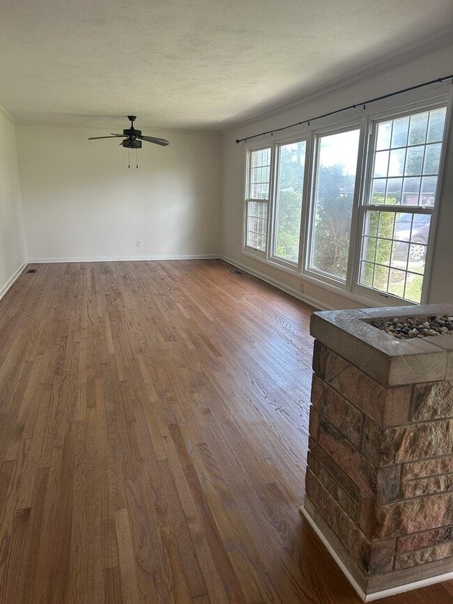 Photo - 910 Tyler Ave