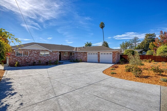 Building Photo - Hill St Beauty in Capitola