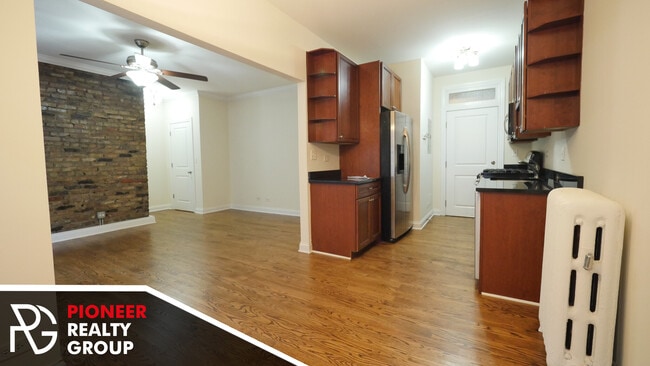 736 W Addison St Unit 2