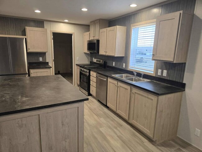 Photo - 415 NW Poplar Ave