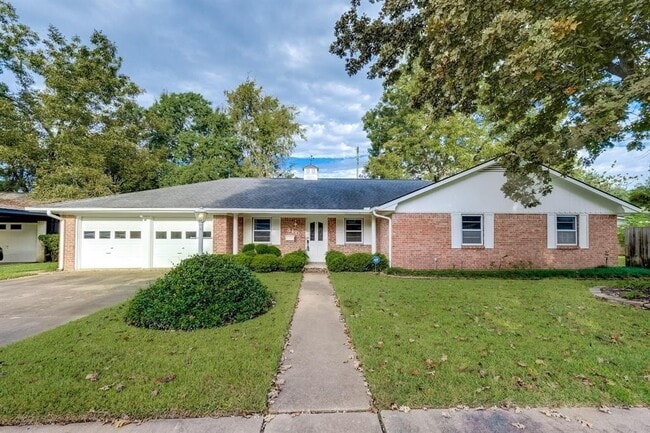 Photo - 810 Borden St House