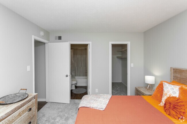 2BR, 2BA - 1200 SF