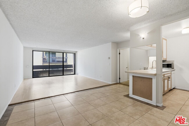 Photo - 7777 W 91st St Unit B2157