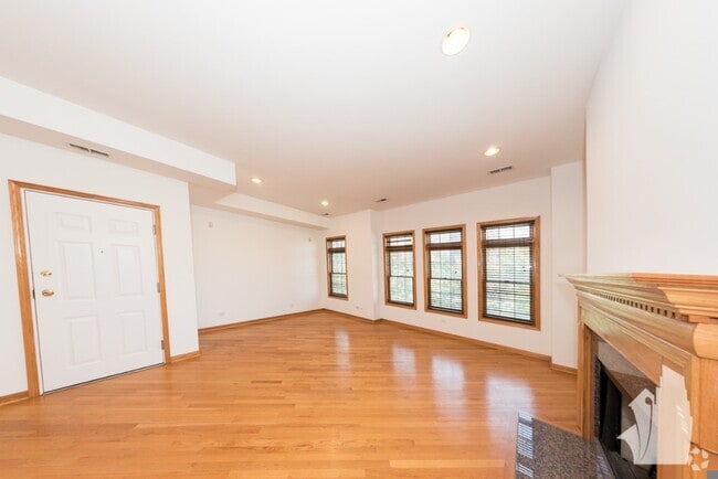 Building Photo - 2741 N Southport Ave Unit 2741 1 N Rental