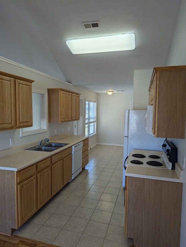 Photo - 119 Woodland Dr N