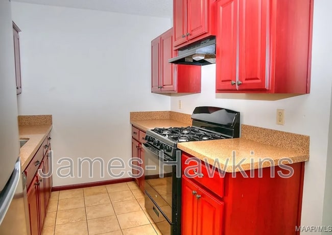 Photo - 709 Balfour Rd