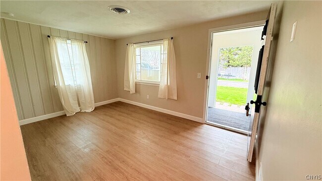 Photo - 4900 Bear Rd