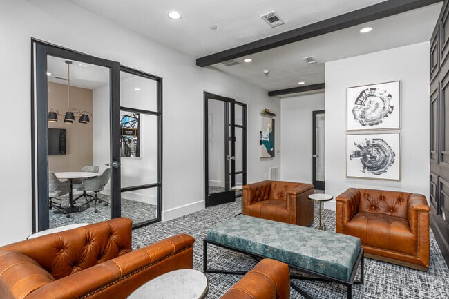 Co-Work Lounge