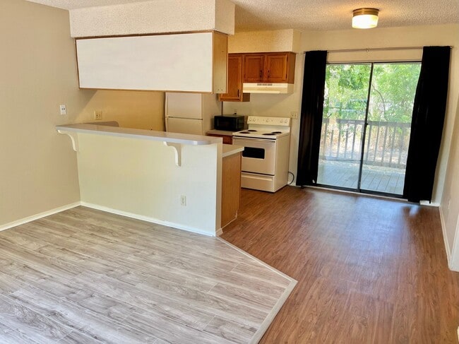 Photo - 112 Hillside Cove Unit B