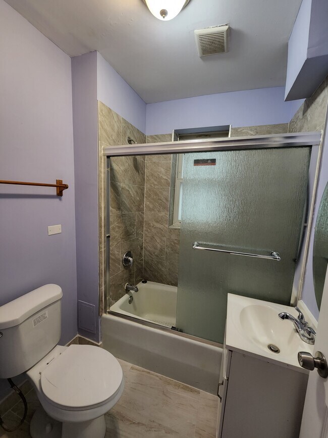 bathroom - 4539 S Albany Ave