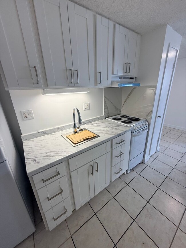 Photo - Studio w/ Parking For Rent – Convenient Urban Living in the Heart of Honolulu Unit 604