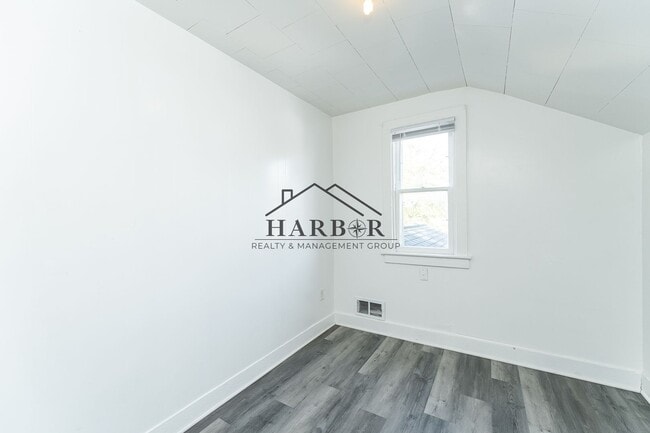 Photo - 315 5th Ave NW