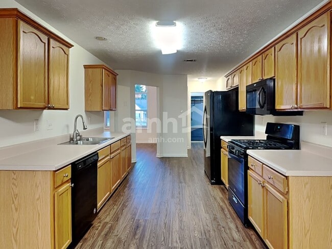 Photo - 910 Harbins View Dr