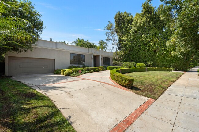 Photo - 519 N Rexford Dr