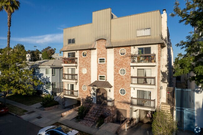 1750 N Harvard Blvd. - 1750 N Harvard Blvd