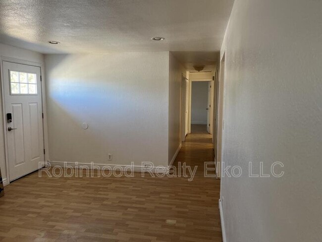 Photo - 951 Sunrise Dr