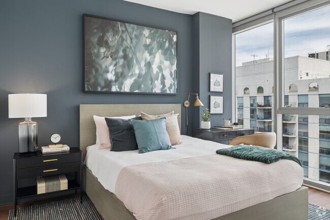 1BR, 1BA - 700SF - Bedroom