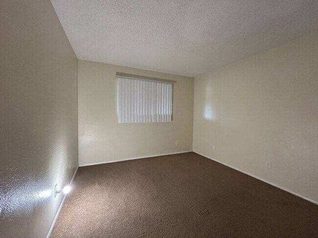 Photo - 1932 E Loyola Dr