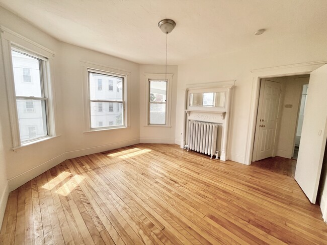 Building Photo - 25 Haskell St Rental