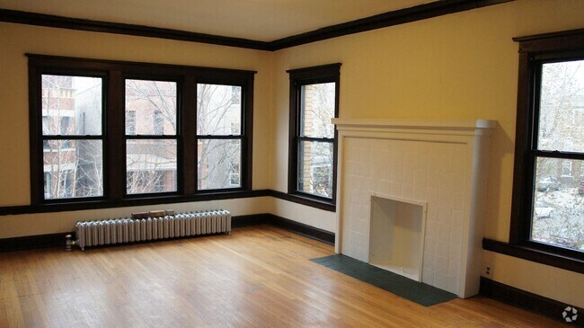 Building Photo - 2428 N Sawyer Ave Unit 2E Rental