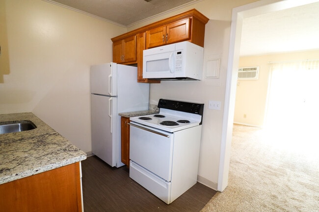 Photo - 302 Oak St