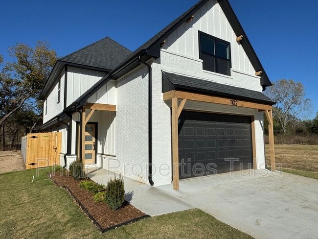 Photo - 1102 E Delmar Pl