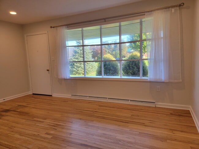 Photo - 1174 Rose Ave