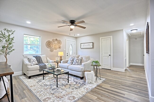 Photo - 704 Natchez River Cir