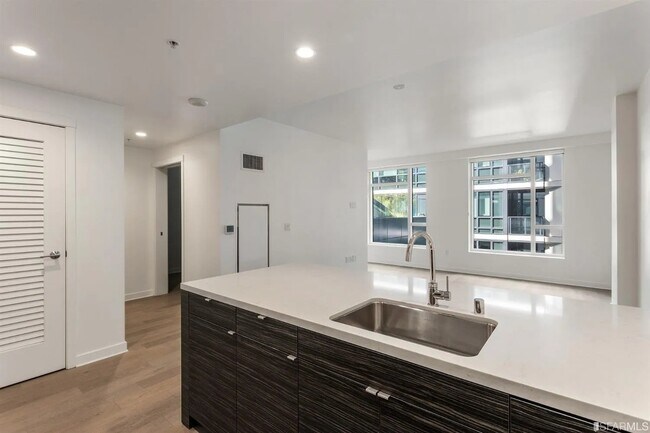 Photo - 1688 Pine St