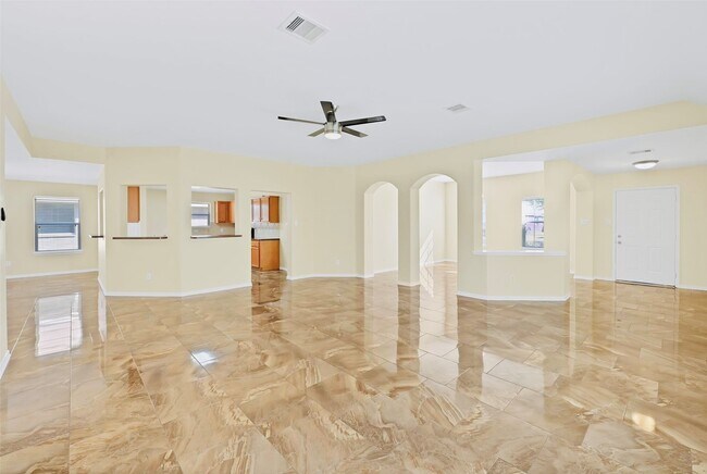 Photo - 915 Curry St