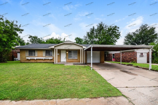 Building Photo - 900 NE Katherine Pl